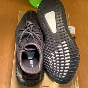 Yeezy Boost 350 V2 Black(Non-Reflective) (Sz. 9 M)